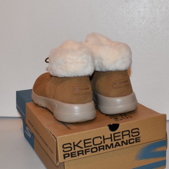 🔥SOLD🔥Skechers Lush Women's Lace-Up Fur Boot - Picture 5 of 9